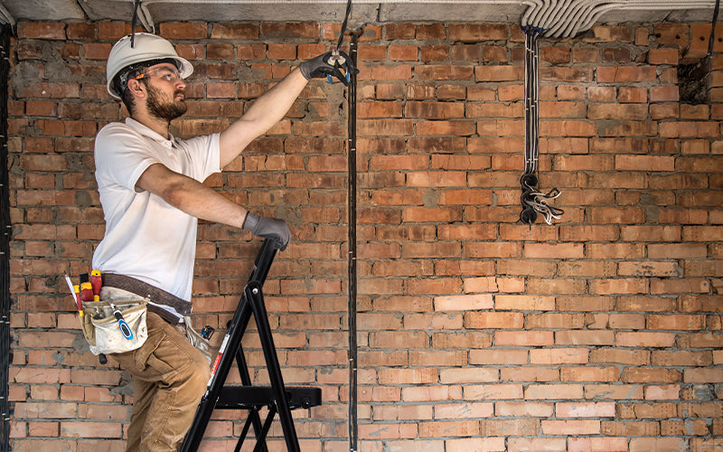 MAKE SURE YOUR STEP LADDER IS IN A SAFE CONDITION FOR USE